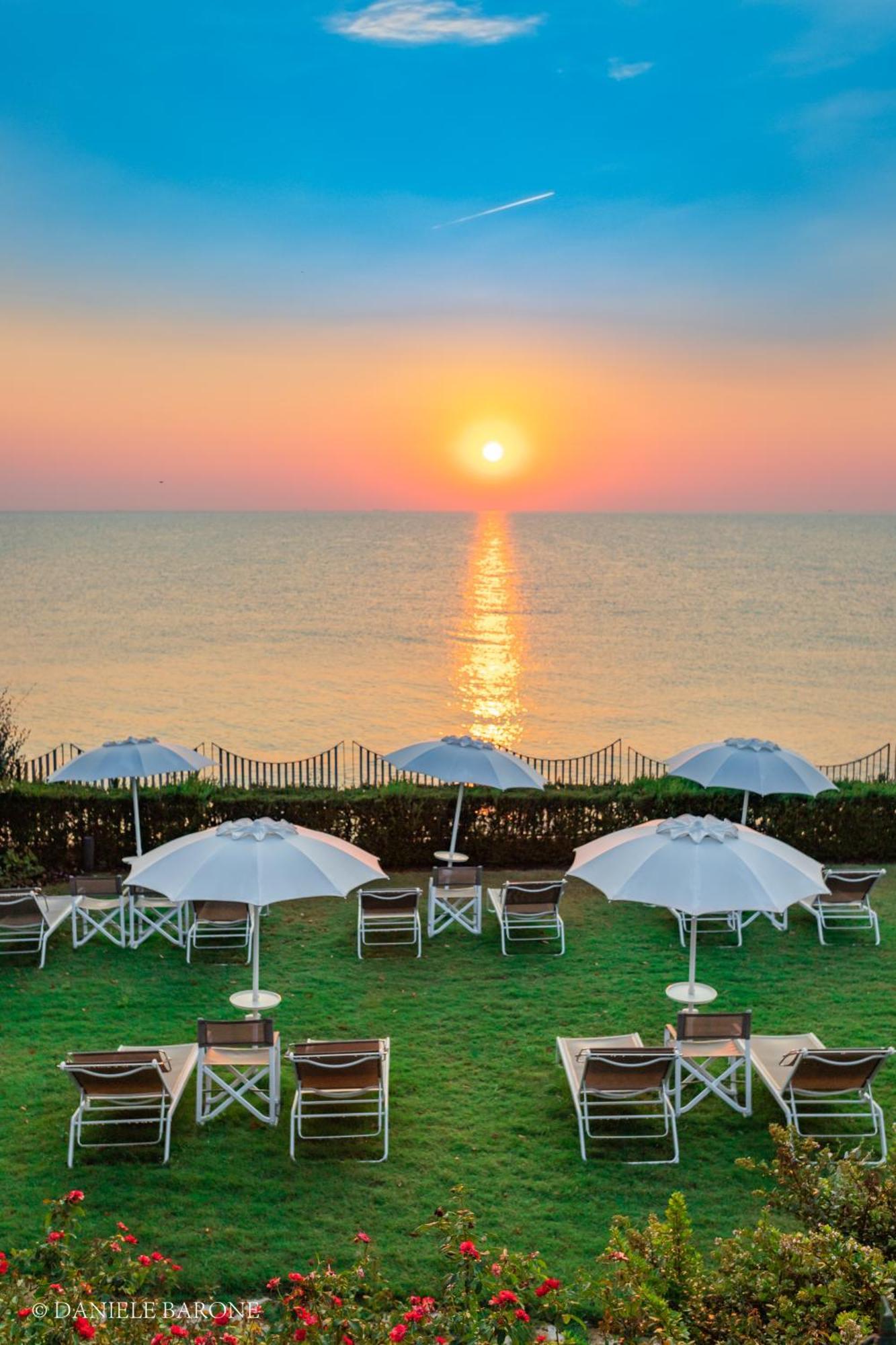 Baia Delphis Resort Vasto Ngoại thất bức ảnh