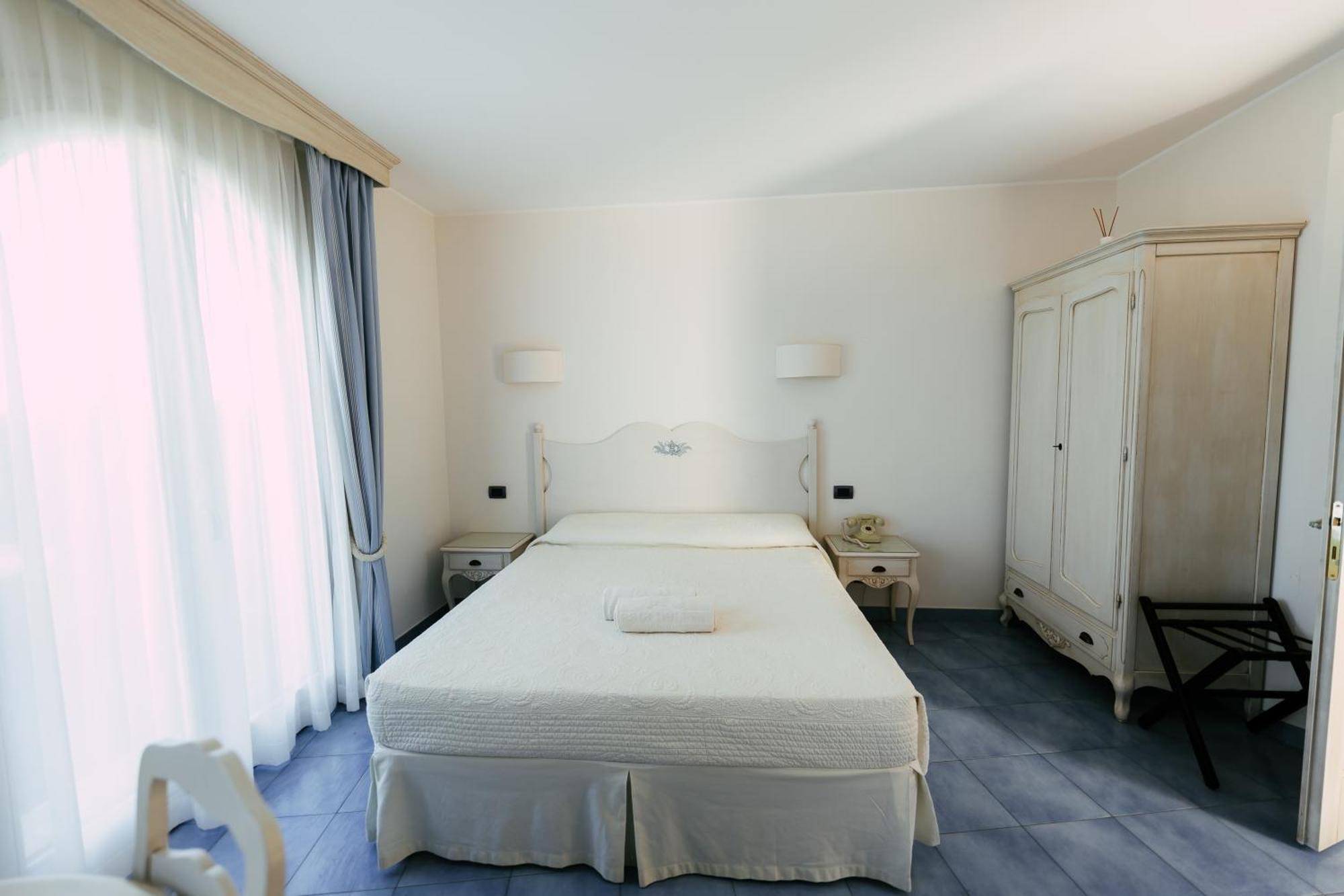 Baia Delphis Resort Vasto Ngoại thất bức ảnh